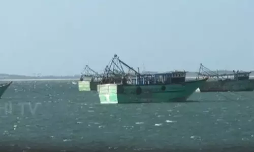 தமிழக மீனவர்களை படகுடன் திருப்பி அனுப்ப உத்தரவு