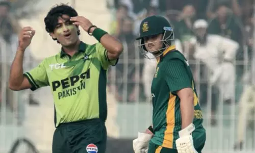 பாகிஸ்தானுக்கு எதிரான முதல் ஒருநாள் போட்டி: தென் ஆப்பிரிக்கா 263 ரன்களில் ஆல் அவுட் பாகிஸ்தானுக்கு எதிரான முதல் ஒருநாள் போட்டி: தென் ஆப்பிரிக்கா 263 ரன்களில் ஆல் அவுட்