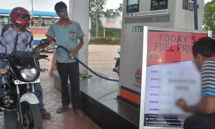 சென்னையில் இன்றைய பெட்ரோல், டீசல் விலை நிலவரம் சென்னையில் இன்றைய பெட்ரோல், டீசல் விலை நிலவரம்