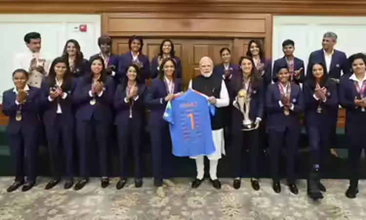 பிரதமர் மோடியுடன் உலக கோப்பை வென்ற மகளிர் அணியினர் சந்திப்பு