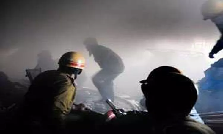 அரசு பள்ளியில் தீவிபத்து: ரூ.2 லட்சம் மதிப்பிலான கல்வி உபகரணங்கள் சேதம்