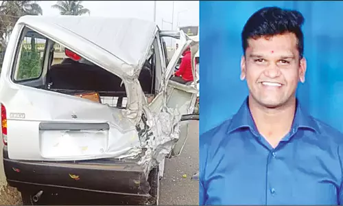 புதிய காரில் ஏற்பட்ட பழுது; சாலையோரம் நின்ற நடன கலைஞர் லாரி மோதி உயிரிழப்பு