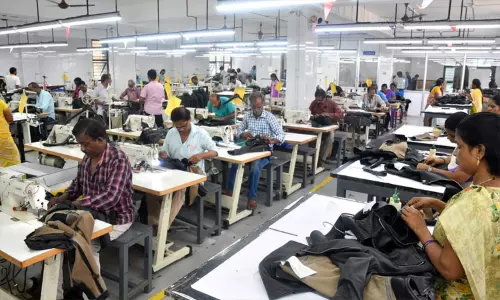 உத்தரபிரதேசத்தில் 12 மணி நேர வேலையை அனுமதிக்கும் புதிய சட்டம் அமல்