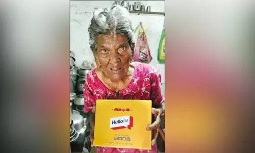திருட்டு போனதாக கலெக்டரிடம் புகார்: 90 வயது மூதாட்டிக்கு புதிய ரேடியோ கிடைத்ததால் மகிழ்ச்சி