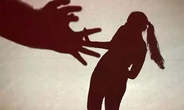 மதுபானம் கொடுத்து சிறுமிக்கு நடந்த கொடுமை.. தாய்,  கள்ளக்காதலனுக்கு 180 ஆண்டுகள் சிறை