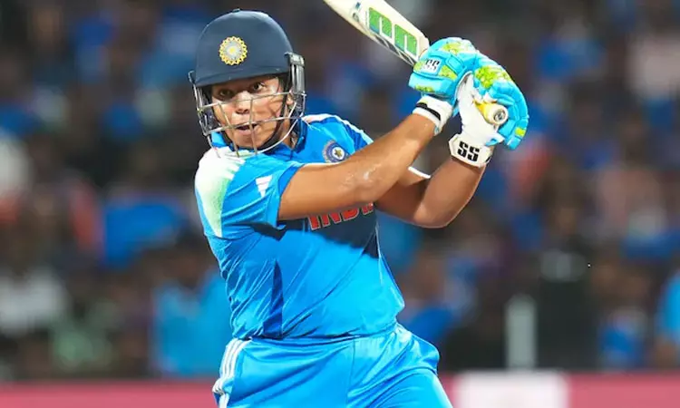 மகளிர் உலகக்கோப்பை வெற்றி: ரிச்சா கோஷுக்கு பிரமாண்ட பாராட்டு விழா