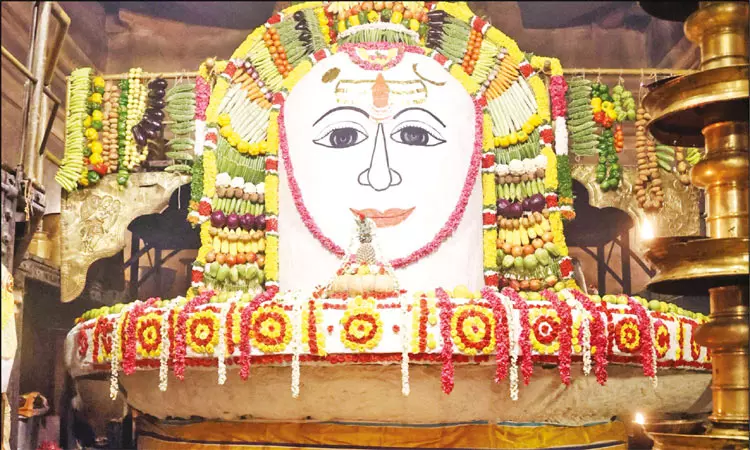 தஞ்சை பெரியகோவிலில் பெருவுடையாருக்கு 1,000 கிலோ சாதத்தால் அபிஷேகம்: நீண்ட வரிசையில் நின்று பக்தர்கள் தரிசனம்