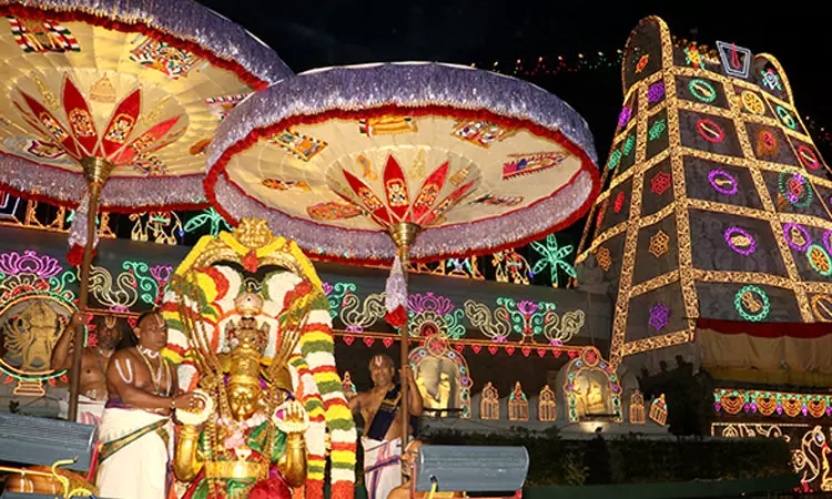 திருப்பதி ஏழுமலையான் கோவிலில் தெலுங்கு கார்த்திகை மாத பௌர்ணமி கருடசேவை