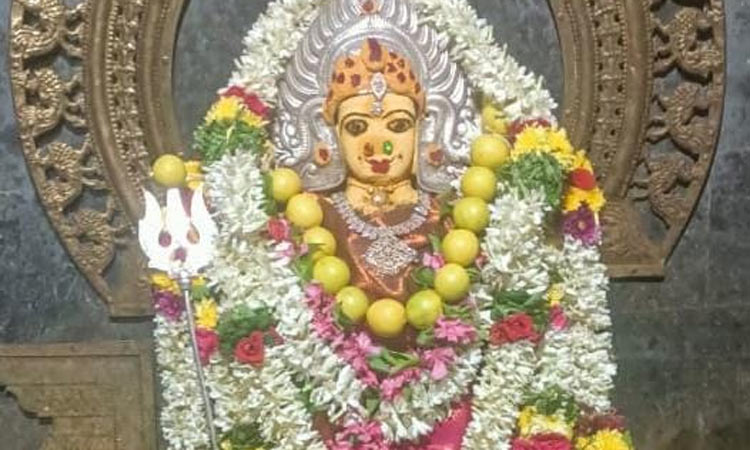 வேலாயுதம்பாளையம்: அம்மன் கோவில்களில் பௌர்ணமி சிறப்பு வழிபாடு