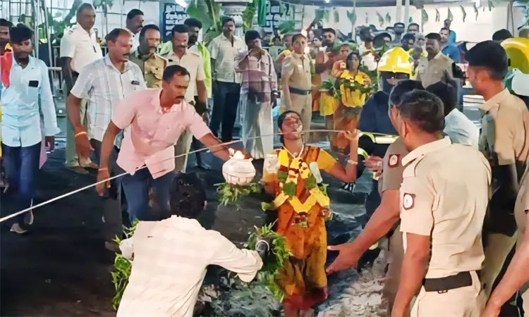 ராசிபுரம் நித்திய சுமங்கலி மாரியம்மன் கோவிலில் தீமிதி விழா