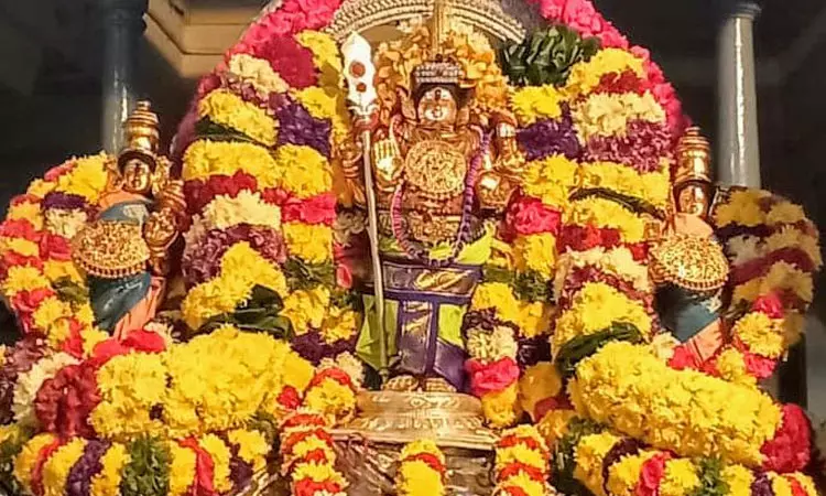 சிக்கல் சிங்காரவேலர் கோவிலில் கார்த்திகை வழிபாடு