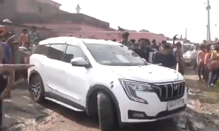 பீகார் துணை முதல் மந்திரி கார் மீது தாக்குதல் நடத்தப்பட்டதால் பரபரப்பு