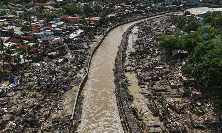 பிலிப்பைன்சை புரட்டிப்போட்ட சூறாவளி; 140 பேர் பலி - தேசிய பேரிடராக அறிவிப்பு