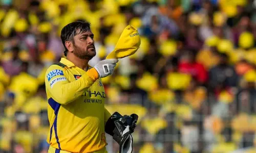 ஐ.பி.எல்.: தோனி ஓய்வு பெறப்போகிறாரா..?  சிஎஸ்கே சிஇஓ சொன்ன தகவல்