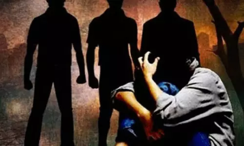 இன்ஸ்டாகிராமில் பழக்கம்... இளைஞர் கூறிய ஆசை வார்த்தையை நம்பி ஓட்டலுக்கு சென்ற சிறுமி கூட்டு பாலியல் பலாத்காரம்