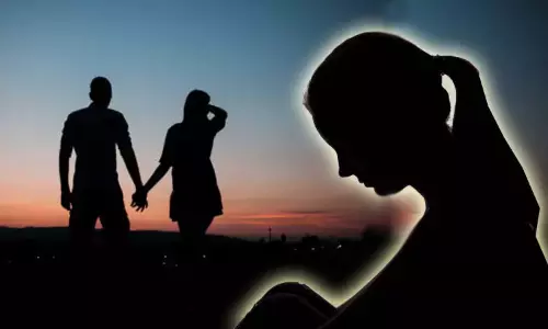 கள்ளக்காதலருடன் நடுத்தர வயது பெண் தப்பியோட்டம்.. அடுத்து வெளியான அதிர்ச்சி தகவல் கள்ளக்காதலருடன் நடுத்தர வயது பெண் தப்பியோட்டம்.. அடுத்து வெளியான அதிர்ச்சி தகவல்