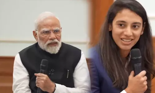 உலகக்கோப்பை வென்ற வீராங்கனைகளுடன் கலகலப்பாக உரையாடிய பிரதமர் மோடி