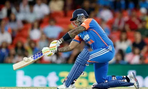 4-வது டி20: ஆஸ்திரேலிய அணிக்கு 168 ரன்கள் இலக்கு நிர்ணயித்த இந்தியா