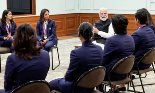 பளபளப்பான  சருமம் எப்படி பராமரிக்கிறீர்கள்? எனக்கேட்ட வீராங்கனை- பிரதமர் மோடி அளித்த சுவாரசிய பதில்