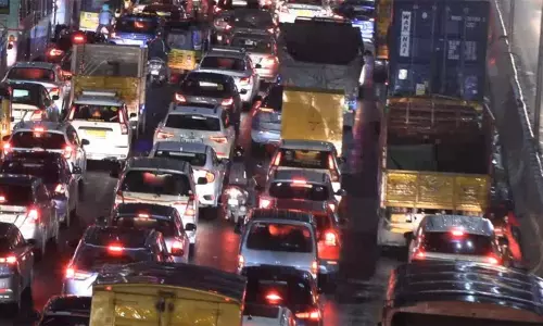 ஜி.எஸ்.டி சாலையில் கடும் போக்குவரத்து நெரிசல்;  3 கி.மீ தொலைவிற்கு அணிவகுத்து நின்ற வாகனங்கள்