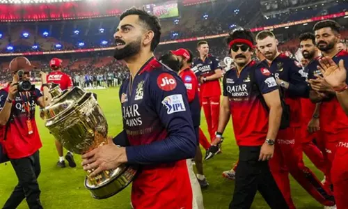 ஐ.பி.எல்:  பெங்களூரு அணியை வாங்க 6 நிறுவனங்கள் போட்டி