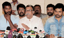 நடிகையிடம் தவறான கேள்வி: நடிகர் சங்கம் கண்டனம் நடிகையிடம் தவறான கேள்வி: நடிகர் சங்கம் கண்டனம்