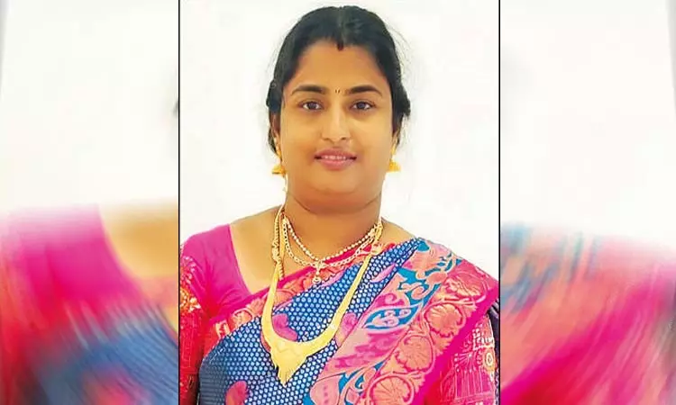 கார் கதவில் தலையை மோத வைத்து பெண் கொடூரக்கொலை.. கும்பல் வெறிச்செயல்