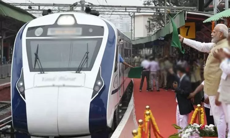 எர்ணாகுளம்-பெங்களூரு இடையே புதிய வந்தே பாரத் ரெயில் சேவை - பிரதமர் மோடி நாளை தொடங்கி வைக்கிறார் எர்ணாகுளம்-பெங்களூரு இடையே புதிய வந்தே பாரத் ரெயில் சேவை - பிரதமர் மோடி நாளை தொடங்கி வைக்கிறார்