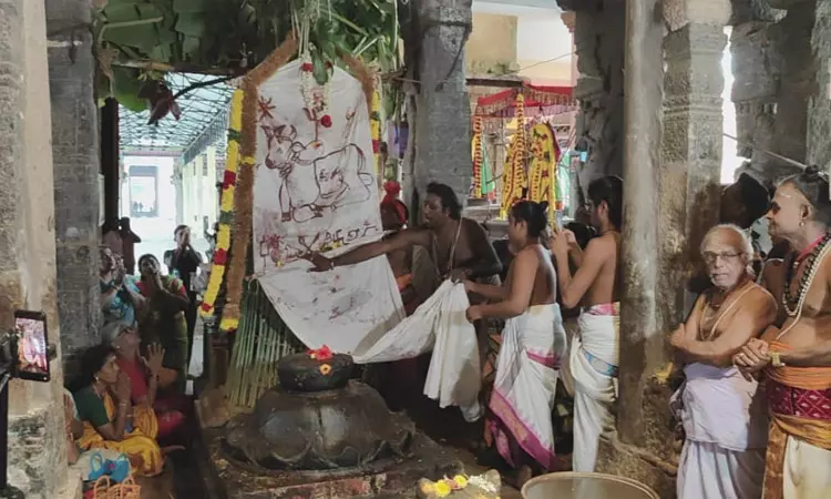 மயிலாடுதுறை துலா உற்சவம்: மாயூரநாதர் கோவில், வள்ளலார் கோவிலில் கொடியேற்றம் மயிலாடுதுறை துலா உற்சவம்: மாயூரநாதர் கோவில், வள்ளலார் கோவிலில் கொடியேற்றம்