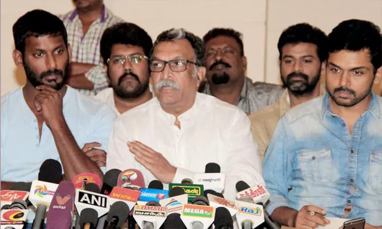 நடிகையிடம் தவறான கேள்வி: நடிகர் சங்கம் கண்டனம்