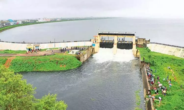 புழல் ஏரி உபரி நீர் திறப்பு அதிகரிப்பு