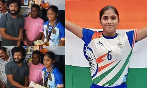 கண்ணகி நகர் கார்த்திகாவை நேரில் சந்தித்து வாழ்த்திய லோகேஷ் கனகராஜ்