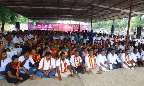 மீனவர்கள் பிரச்சினை: மத்திய, மாநில அரசுகளை கண்டித்து தவெக உண்ணாவிரத போராட்டம் மீனவர்கள் பிரச்சினை: மத்திய, மாநில அரசுகளை கண்டித்து தவெக உண்ணாவிரத போராட்டம்