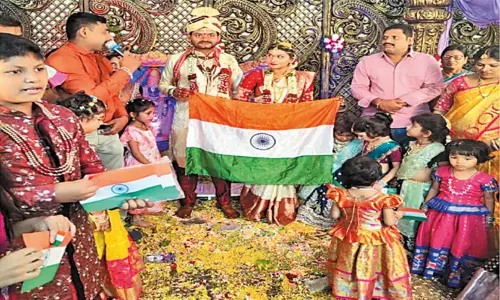 தெலுங்கானா: திருமண மேடையில் ஒலித்த ‘வந்தே மாதரம்’ பாடல்