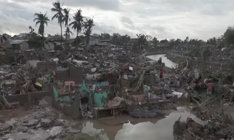 பிலிப்பைன்ஸ் நாட்டை புரட்டிப்போட்ட ‘கால்மேகி புயல்: பலி எண்ணிக்கை 188 ஆக உயர்வு