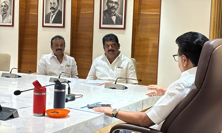 சட்டசபை தேர்தல்; கிருஷ்ணகிரி தி.மு.க. நிர்வாகிகளுக்கு முதல்-அமைச்சர் எச்சரிக்கை