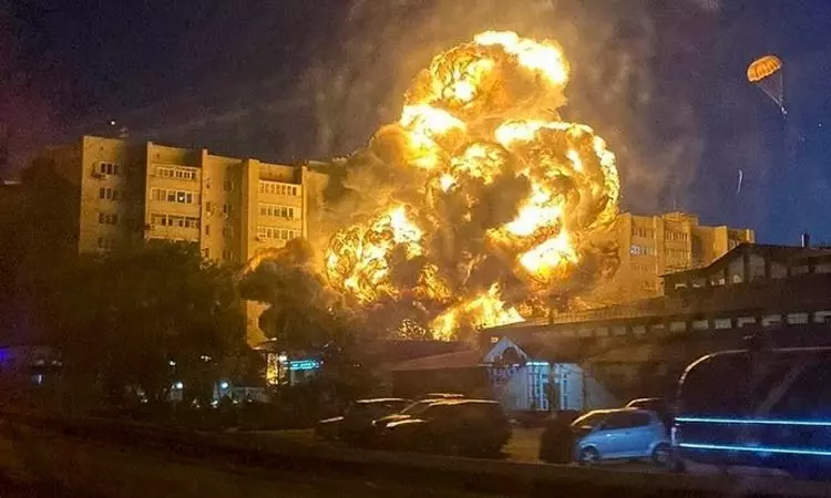 உக்ரைன் மீது ரஷியா தாக்குதல் - 11 பேர் பலி உக்ரைன் மீது ரஷியா தாக்குதல் - 11 பேர் பலி