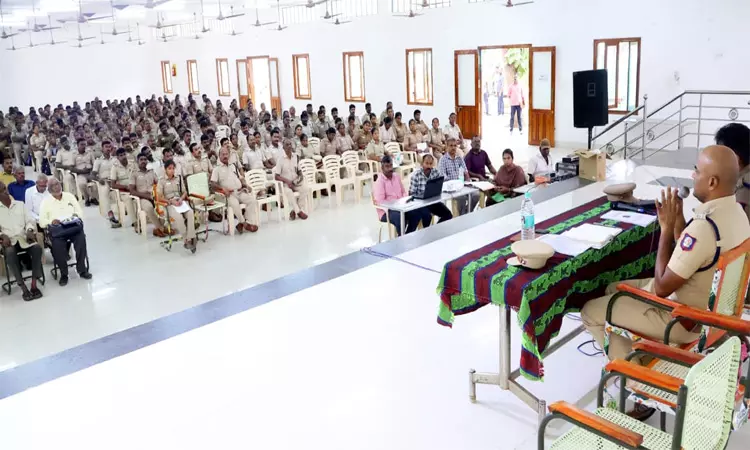 திருநெல்வேலி மாவட்டத்தில் இன்று காவலர் பதவிகளுக்கு எழுத்து தேர்வு: 4,905 பேர் எழுத உள்ளனர் திருநெல்வேலி மாவட்டத்தில் இன்று காவலர் பதவிகளுக்கு எழுத்து தேர்வு: 4,905 பேர் எழுத உள்ளனர்