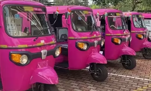 இளஞ்சிவப்பு ஆட்டோக்களை ஆண்கள் இயக்கினால் கடும் நடவடிக்கை - சென்னை கலெக்டர்