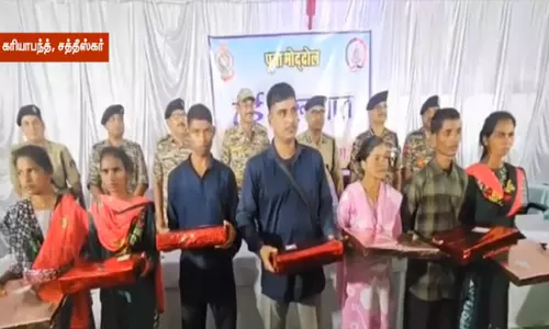 சத்தீஷ்காரில் 7 நக்சல்கள் பாதுகாப்பு படையினரிடம் சரண்