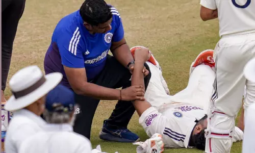 2-வது டெஸ்ட்: ரிட்டயர்டு ஹர்ட் ஆன கேப்டன் ரிஷப் பண்ட்.. இந்திய ஏ அணிக்கு பின்னடைவு