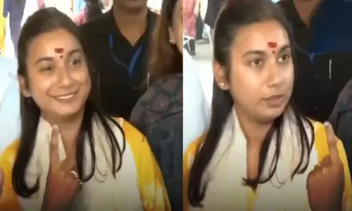 பீகார் எம்.பி.யின் இரு கைகளிலும் வாக்கு செலுத்தியதற்கான மை இருந்தது எப்படி.? பீகார் எம்.பி.யின் இரு கைகளிலும் வாக்கு செலுத்தியதற்கான மை இருந்தது எப்படி.?