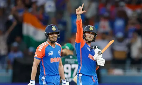 டி20 கிரிக்கெட்: உலக சாதனை படைத்த அபிஷேக் சர்மா டி20 கிரிக்கெட்: உலக சாதனை படைத்த அபிஷேக் சர்மா