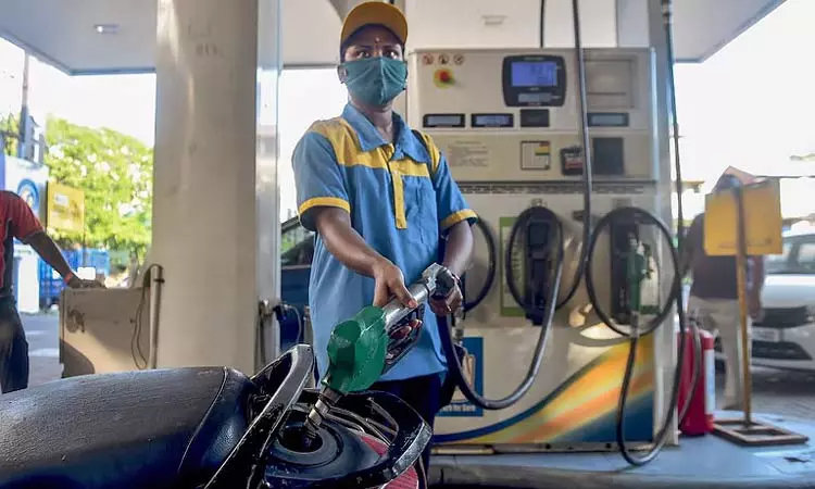 சென்னையில் இன்றைய பெட்ரோல், டீசல் விலை நிலவரம் சென்னையில் இன்றைய பெட்ரோல், டீசல் விலை நிலவரம்