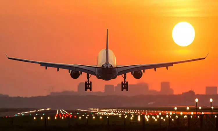 அமெரிக்காவில் ஊழியர்கள் பற்றாக்குறை; ஒரே நாளில் 700-க்கும் மேற்பட்ட விமான சேவைகள் ரத்து அமெரிக்காவில் ஊழியர்கள் பற்றாக்குறை; ஒரே நாளில் 700-க்கும் மேற்பட்ட விமான சேவைகள் ரத்து