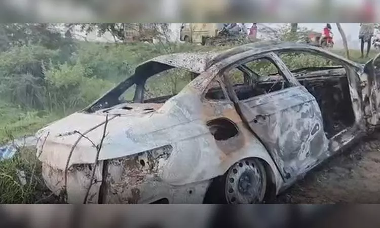 திருவாரூர்: சாலை தடுப்புச்சுவரில் மோதி தீப்பற்றி எரிந்த கார் - டிரைவர் பலி