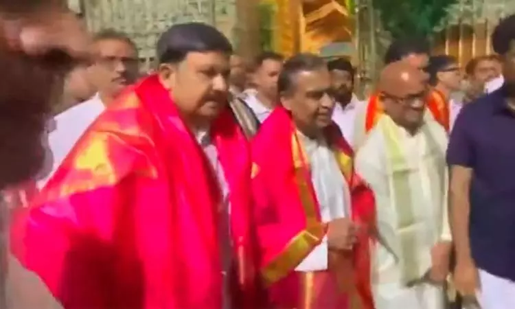 திருப்பதி ஏழுமலையான் கோவிலில் முகேஷ் அம்பானி சாமி தரிசனம்