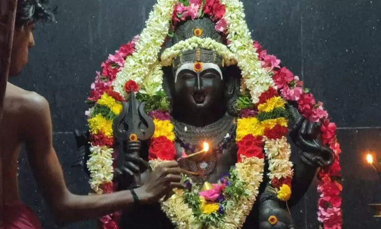 உலக நலன் வேண்டி பல்லடம், நவகிரக கோட்டையில் சனீஸ்வர பகவானுக்கு சிறப்பு பூஜை உலக நலன் வேண்டி பல்லடம், நவகிரக கோட்டையில் சனீஸ்வர பகவானுக்கு சிறப்பு பூஜை