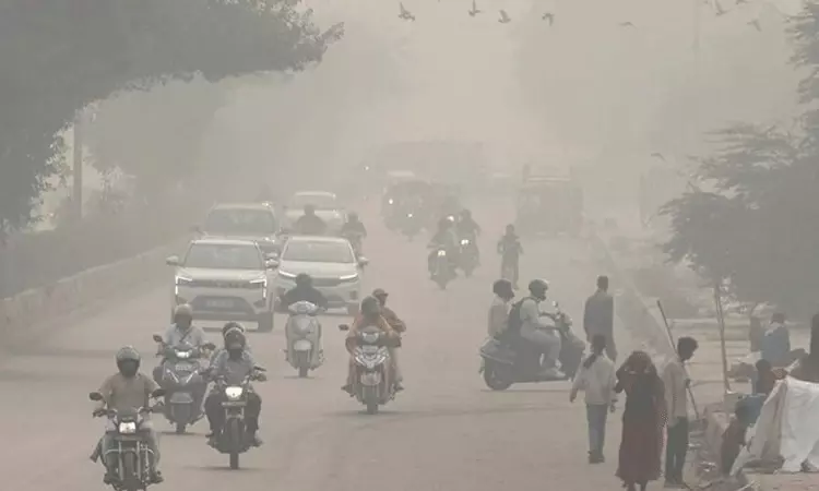 டெல்லியில் காற்றின் தரக் குறியீடு 400-ஆக பதிவு - மக்கள் அவதி டெல்லியில் காற்றின் தரக் குறியீடு 400-ஆக பதிவு - மக்கள் அவதி