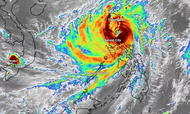 புயல் எச்சரிக்கை: மக்கள் அச்சம் புயல் எச்சரிக்கை: மக்கள் அச்சம்